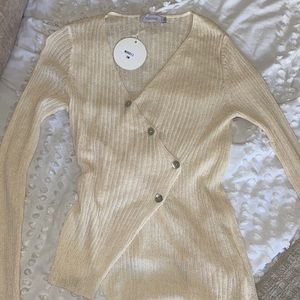 verge girl sweater